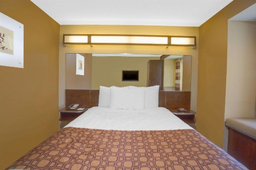 Microtel Inn & Suites By Wyndham Harrisonburg image 31