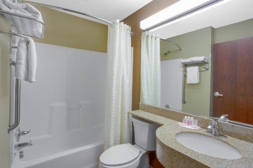 Microtel Inn & Suites By Wyndham Harrisonburg image 37