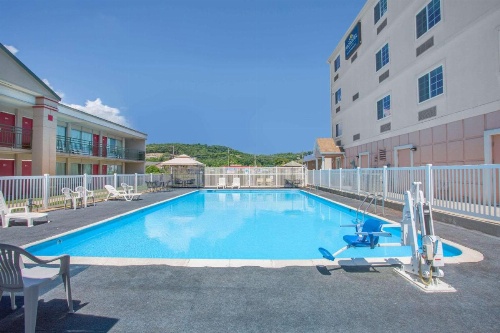 Microtel Inn & Suites By Wyndham Harrisonburg image 42
