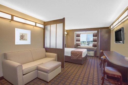 Microtel Inn & Suites By Wyndham Harrisonburg image 46