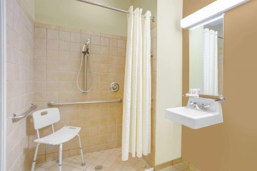 Microtel Inn & Suites By Wyndham Harrisonburg image 7